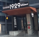 Visite de la Taverne 1909 signé St-Hubert du Centre Bell