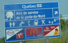 Visite du St-Hubert Express de l'aire de service de la porte-du-Nord, près de St-Jérôme