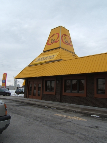 La pyramide aztèque trahissant le look St-Hubert